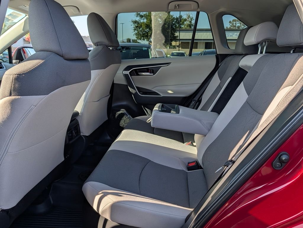 2024 Toyota RAV4 XLE - Photo 12