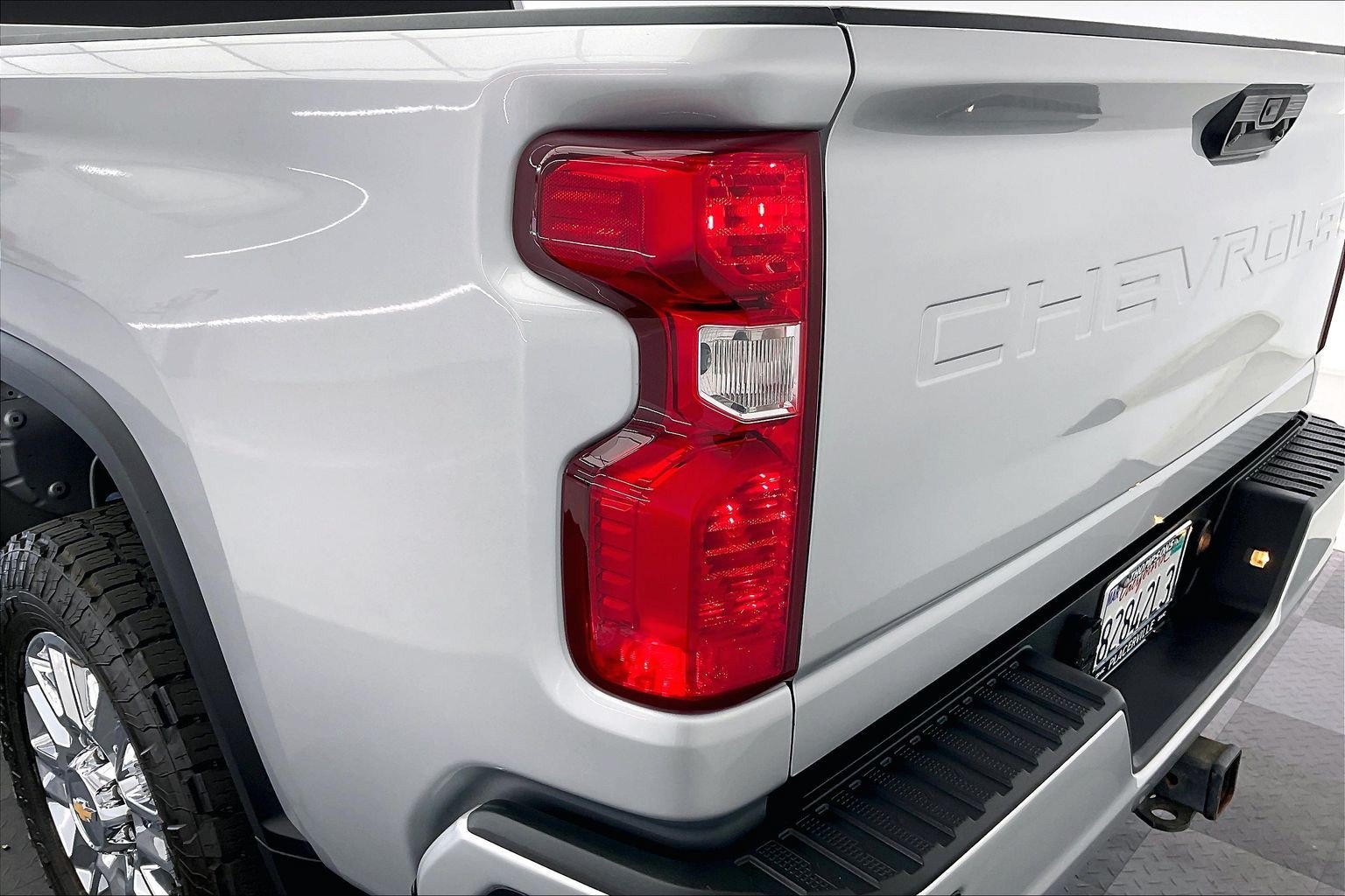 Used 2022 SILVER ICE METALLIC Chevrolet Custom image 29