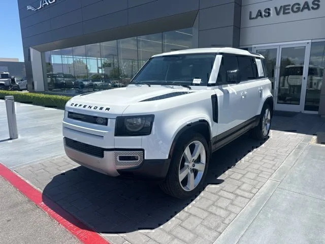 2024 Land Rover Defender 110 SE P400's photo