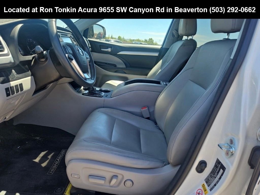 Used 2016 Blizzard Pearl Toyota XLE V6 image 9