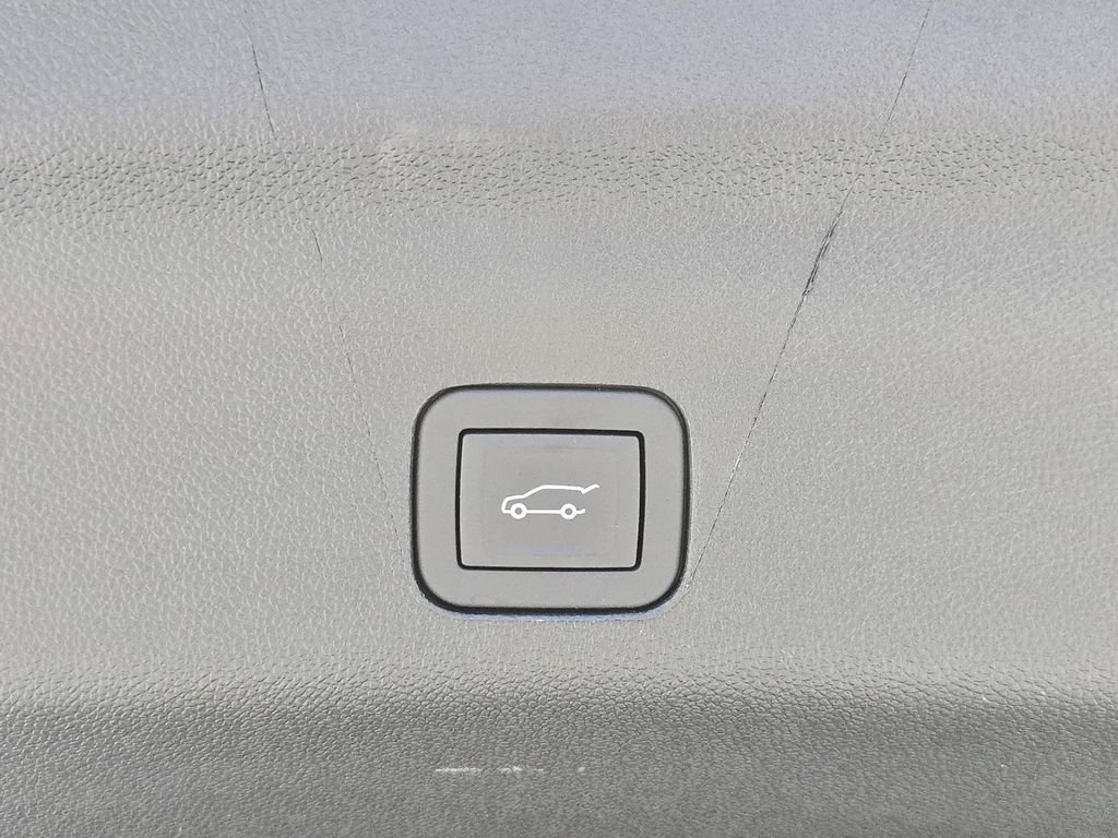 Used 2026 Gray Chevrolet Z71 image 17