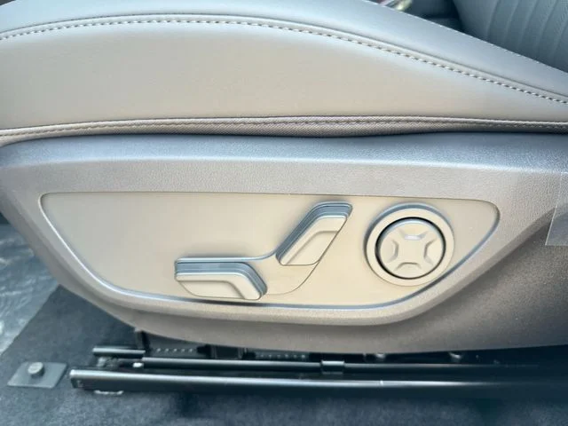 New 2027 Snow White Pearl Kia X-Line S image 16