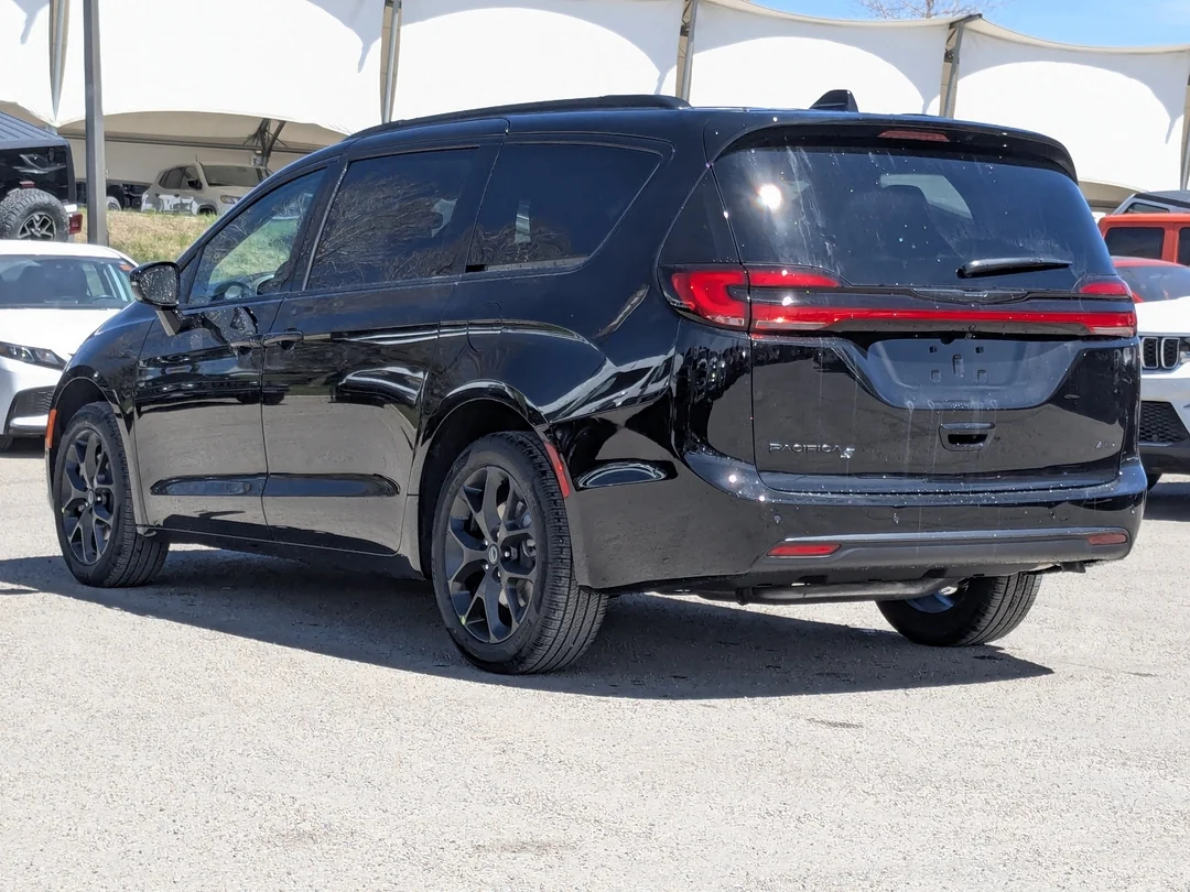New 2026 Black Chrysler Select - - AWD - Full Sunroof - S Appearance - 360 Camera - Remote Start & More! image 6