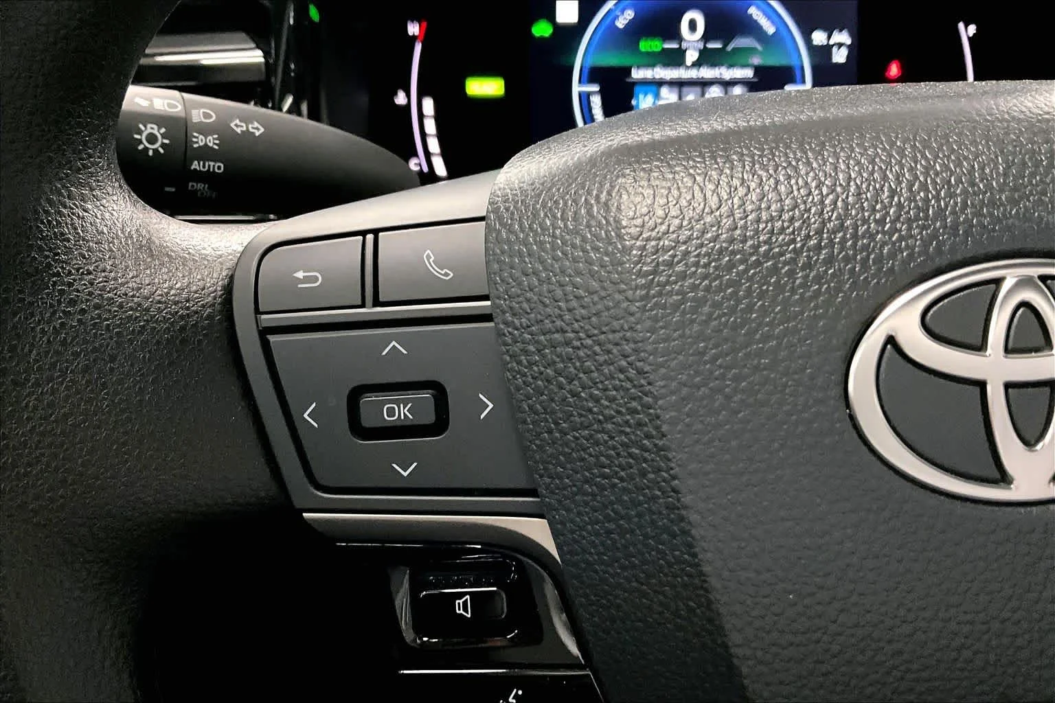 Used 2025 Midnight Black Metallic Toyota LE image 23