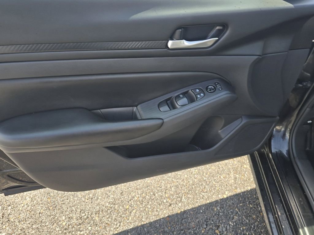 Used 2022 Black Nissan 2.5 S image 21