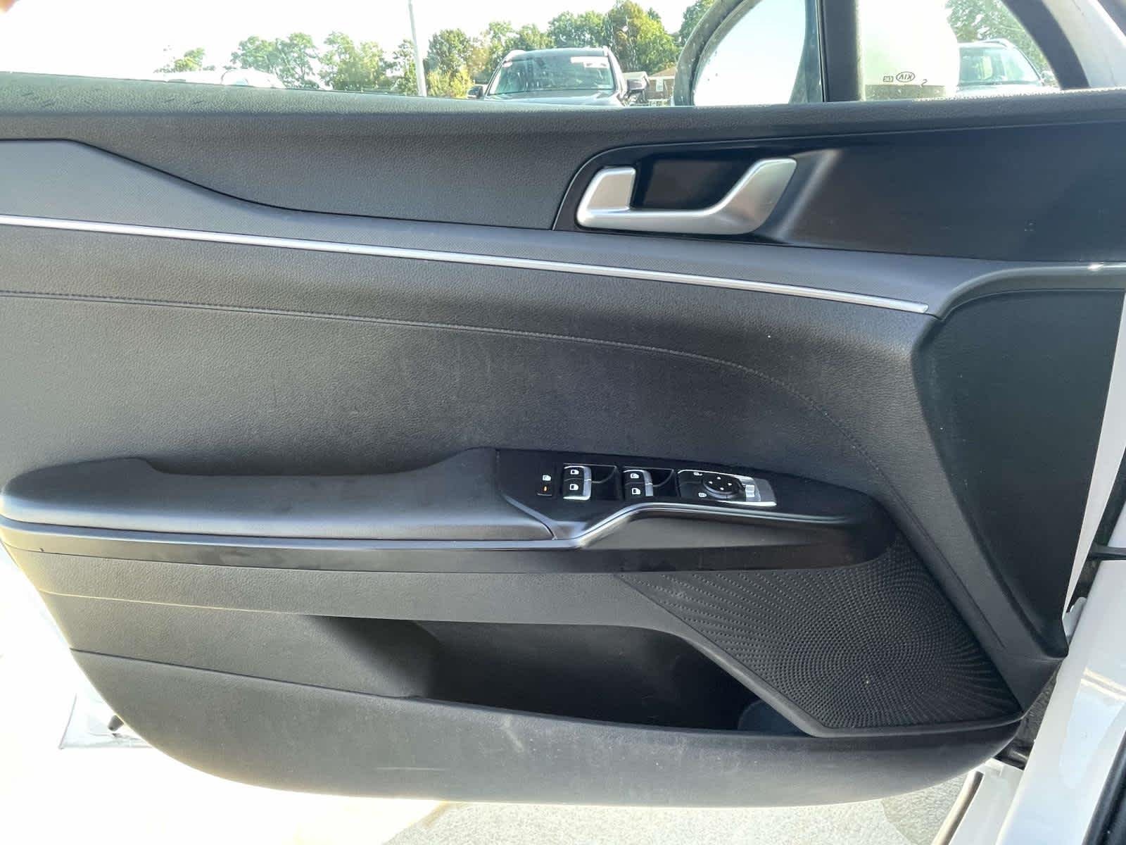 Used 2021 Glacial White Pearl Kia LXS image 30