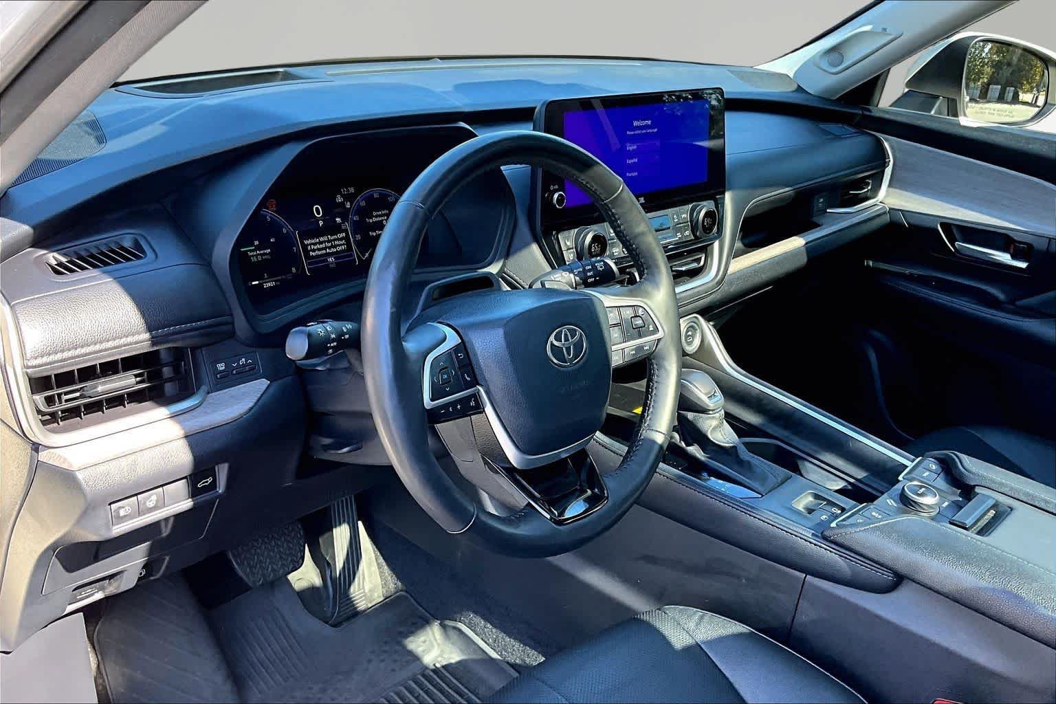 Used 2024 Coastal Cream Toyota Platinum image 17