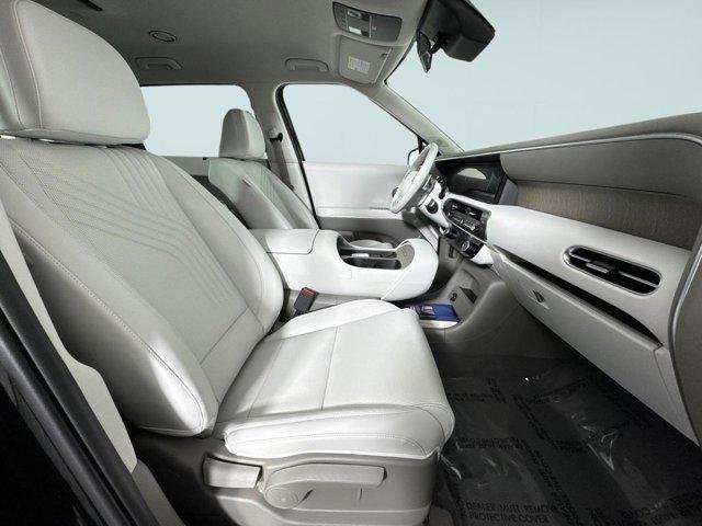New 2026 Black Hyundai SEL 7P image 8