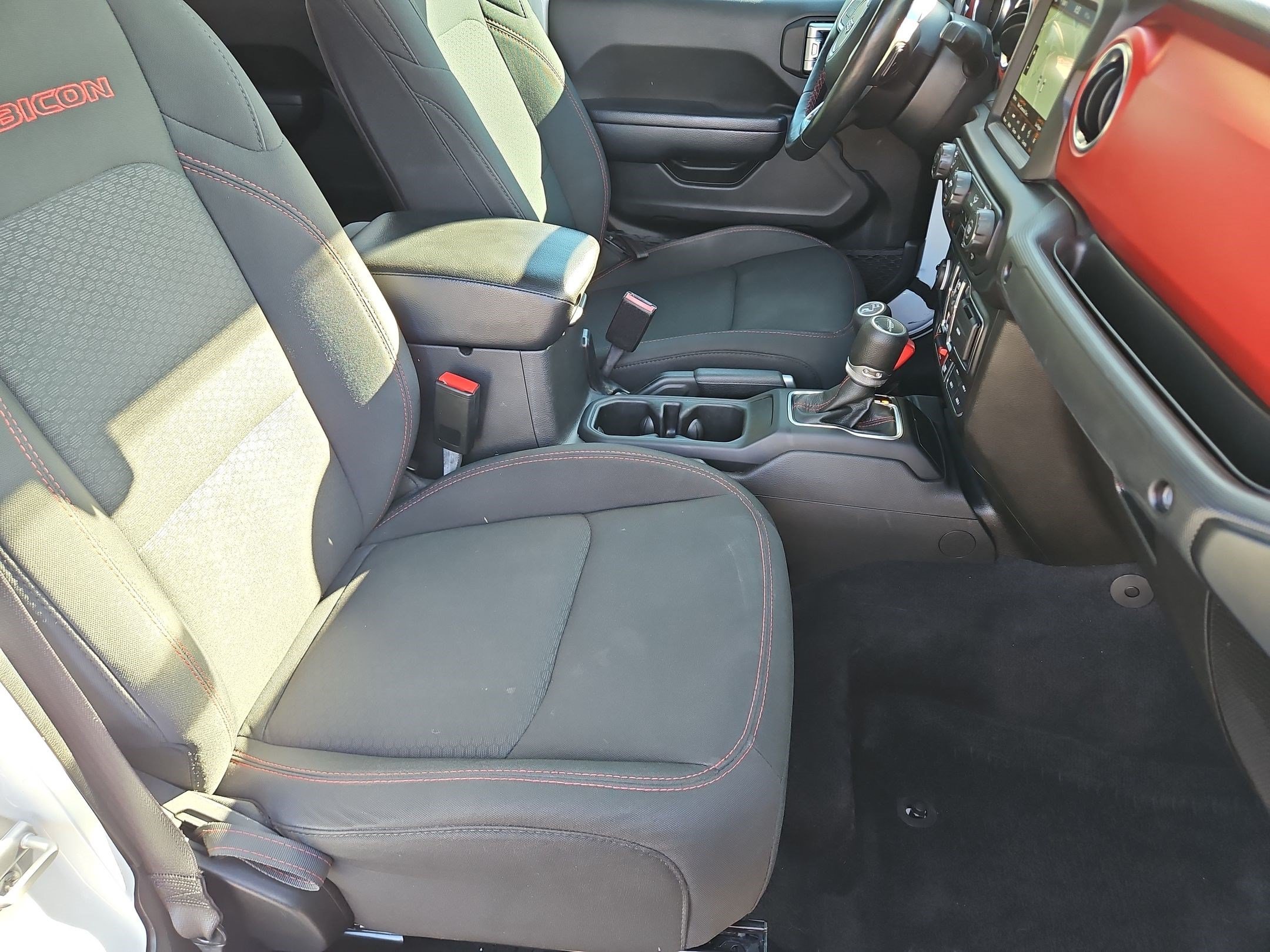 Used 2022 Bright White Clearcoat Jeep Rubicon image 29