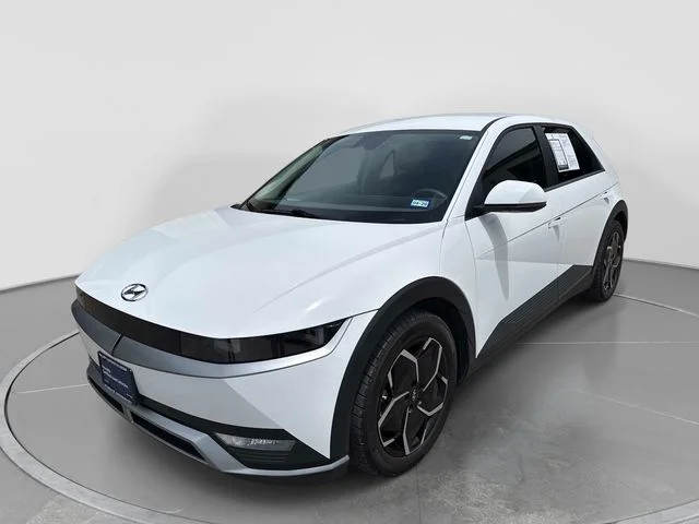 Used 2024 White Hyundai SEL image 4