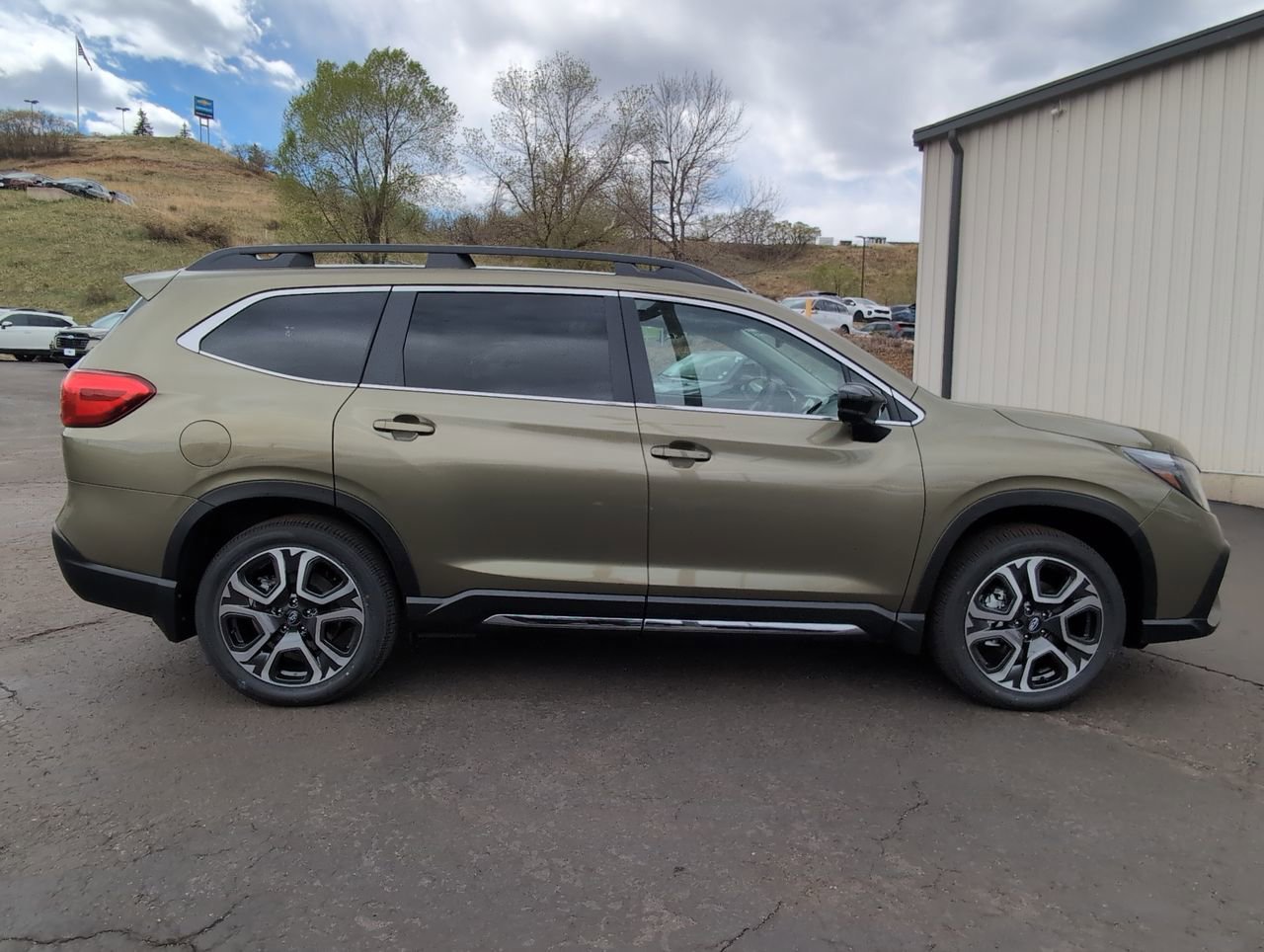 New 2026 AUTUMN GREEN METALLIC Subaru Limited 7-Passenger image 8