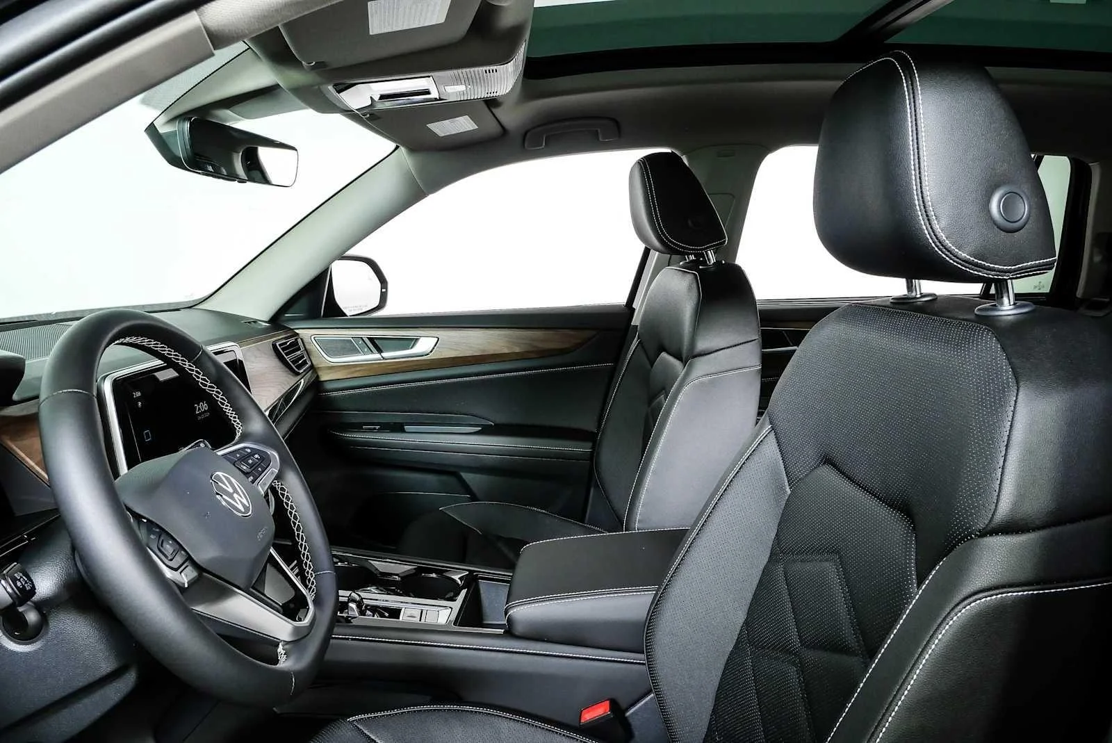 New 2026 Deep Black Pearl Volkswagen 2.0T SE w/Technology image 5