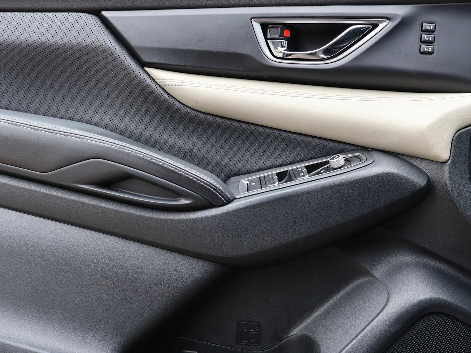 Used 2021 Ice Silver Metallic Subaru Limited image 15