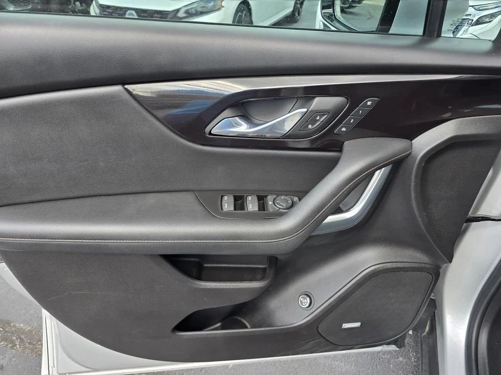 Used 2021 SILVER ICE METALLIC Chevrolet Premier image 18