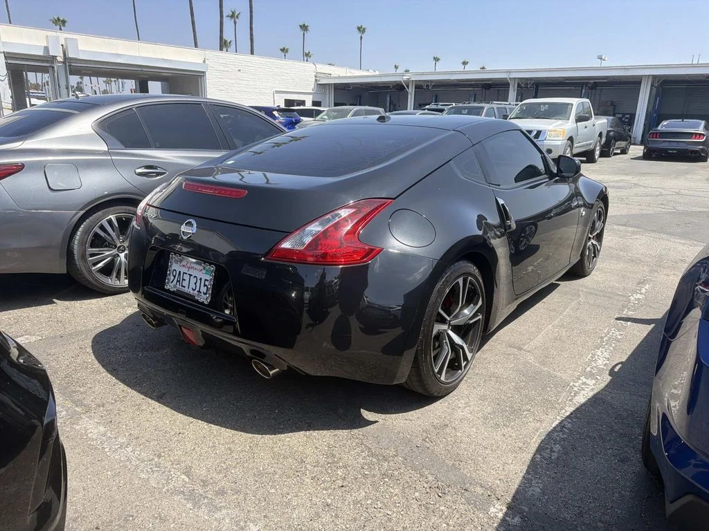 Used 2020 Magnetic Black Pearl Nissan Sport Touring image 4
