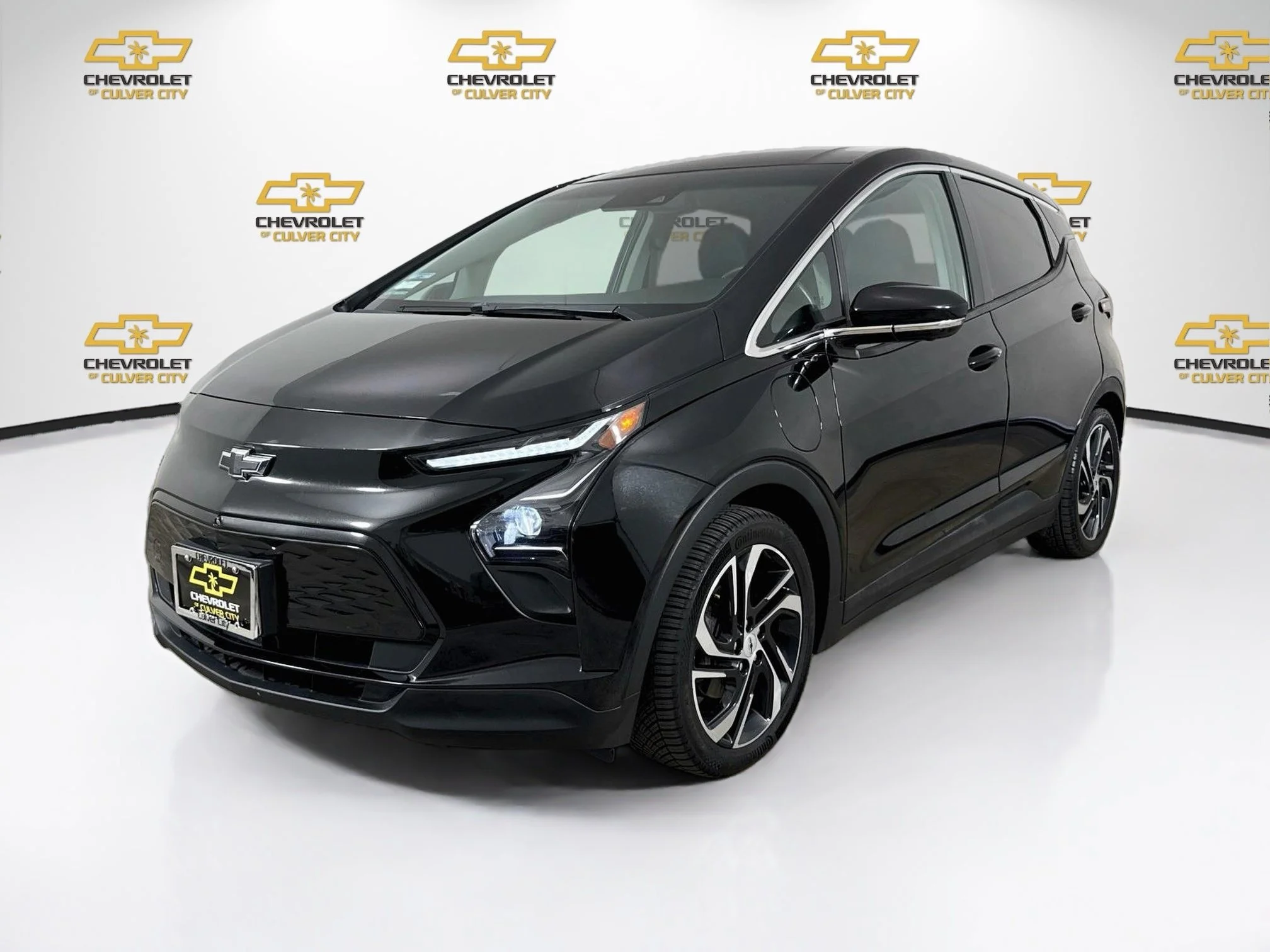Used 2023 MOSAIC BLACK METALLIC Chevrolet 2LT image 3