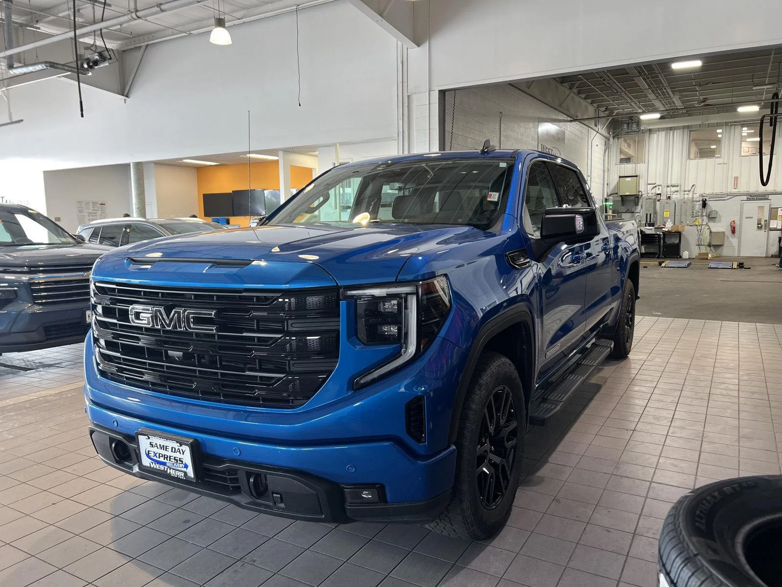 Used 2024 Dynamic Blue Metallic GMC Elevation image 4