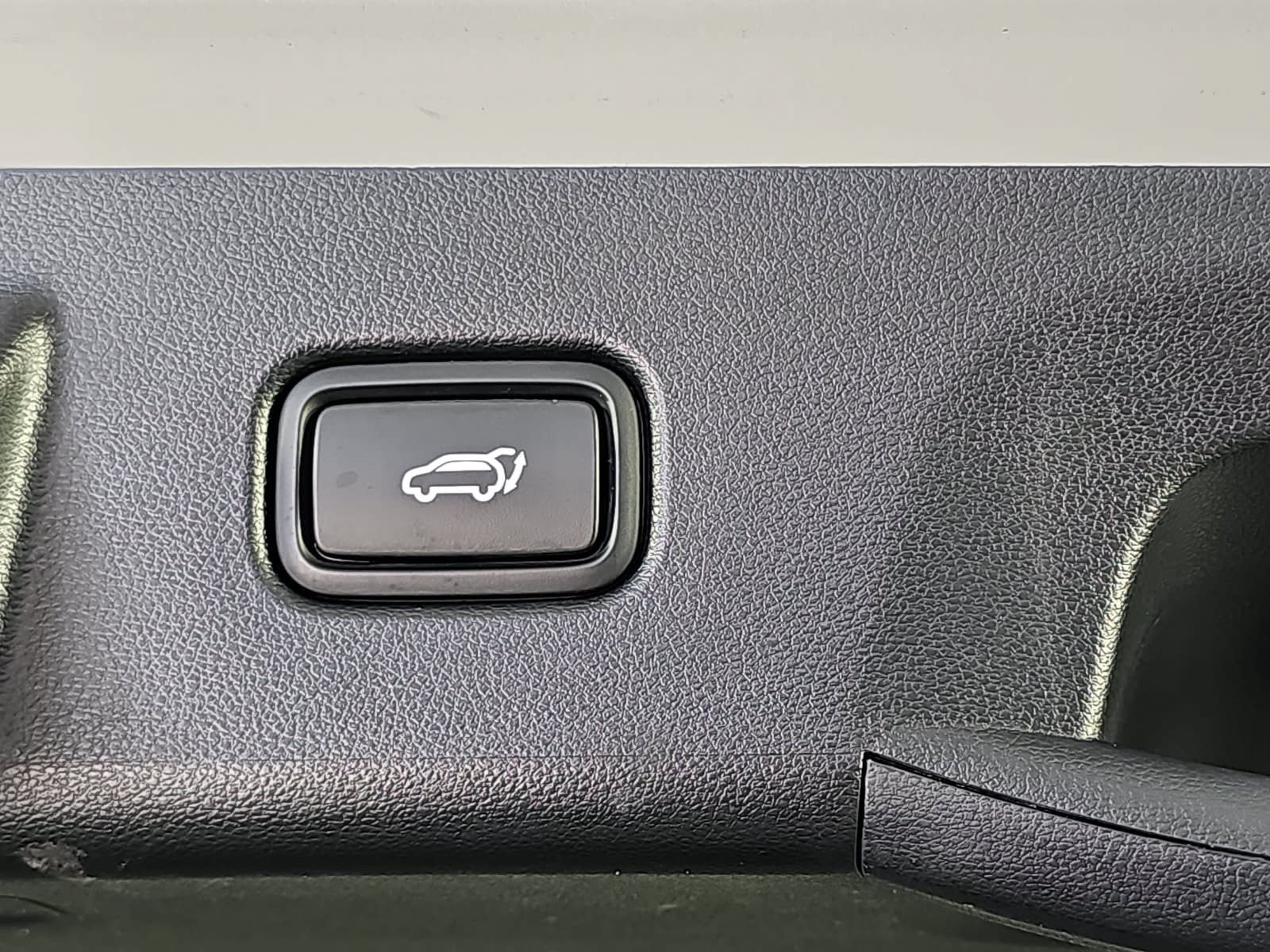 Used 2023 Silver Hyundai SEL image 13