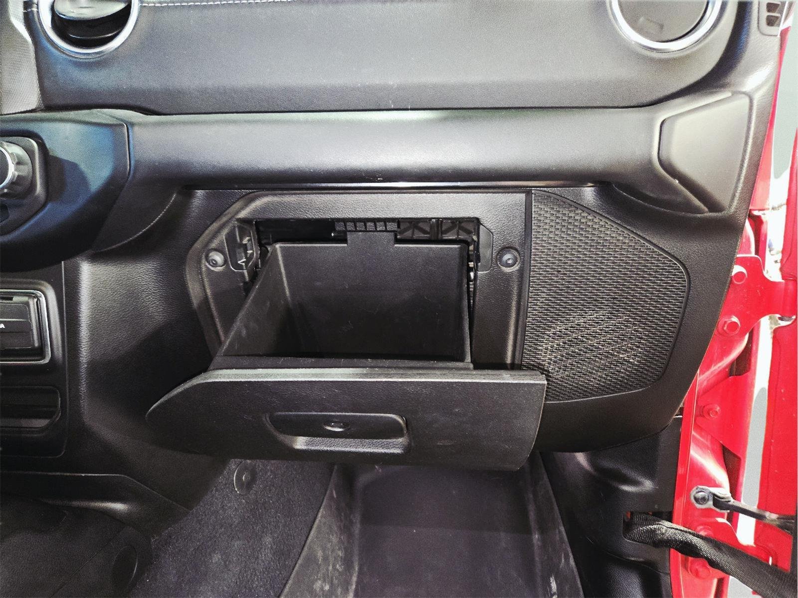 Used 2020 RED JEEP SAHARA image 51