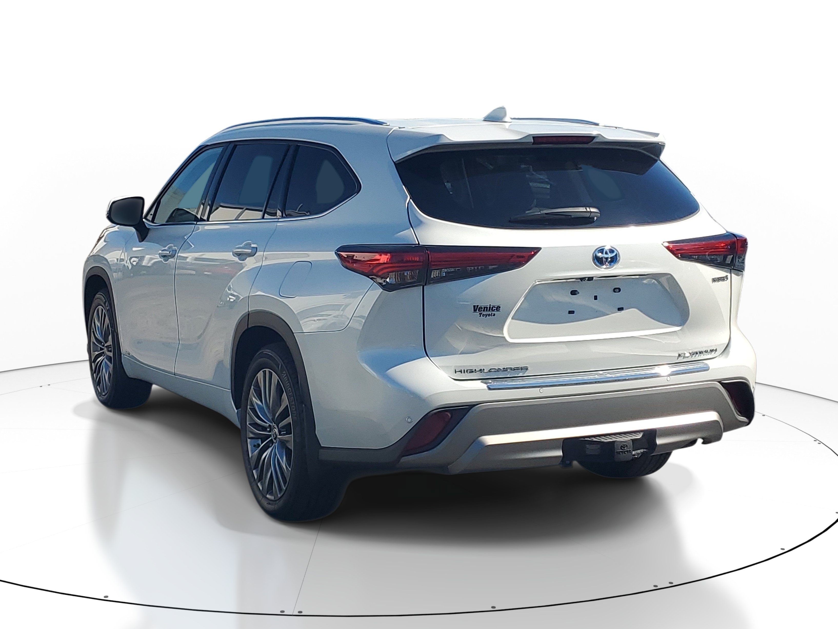 Used 2022 Wind Chill Pearl Toyota Hybrid Platinum image 3