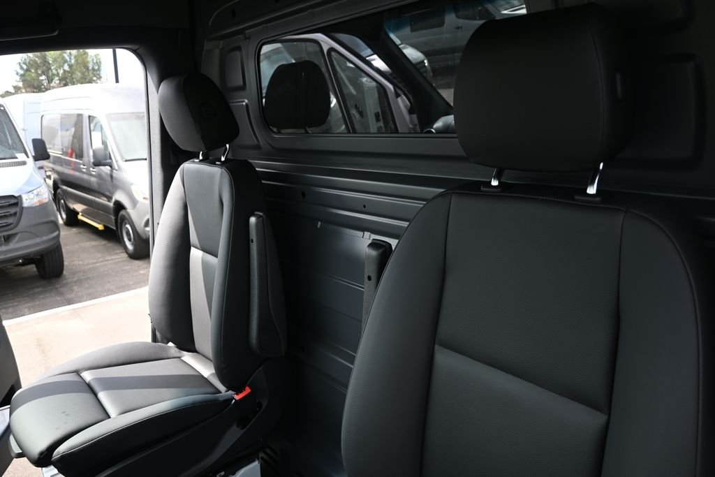 Used 2026 Arctic White Mercedes-Benz Cargo 170 WB image 5
