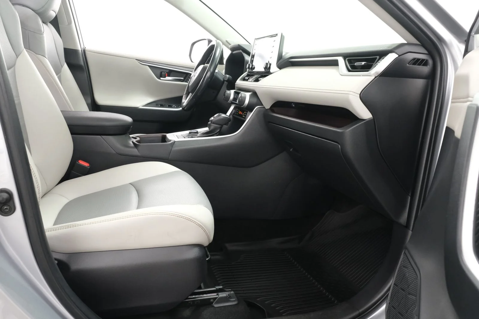 Used 2019 Silver Toyota Limited image 41