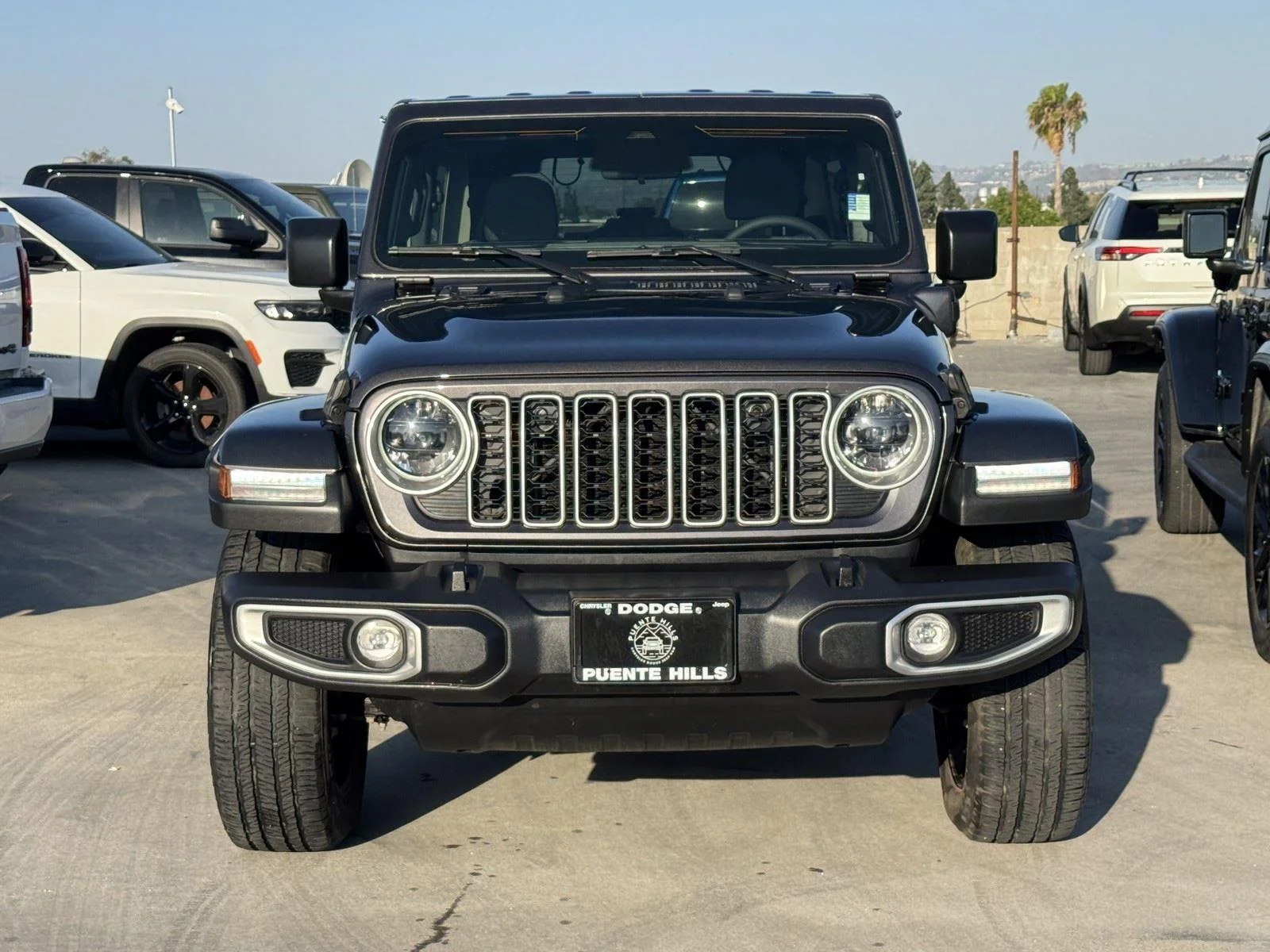 Certified Used 2025 Granite Crystal Metallic Clearcoat Jeep Sahara image 3