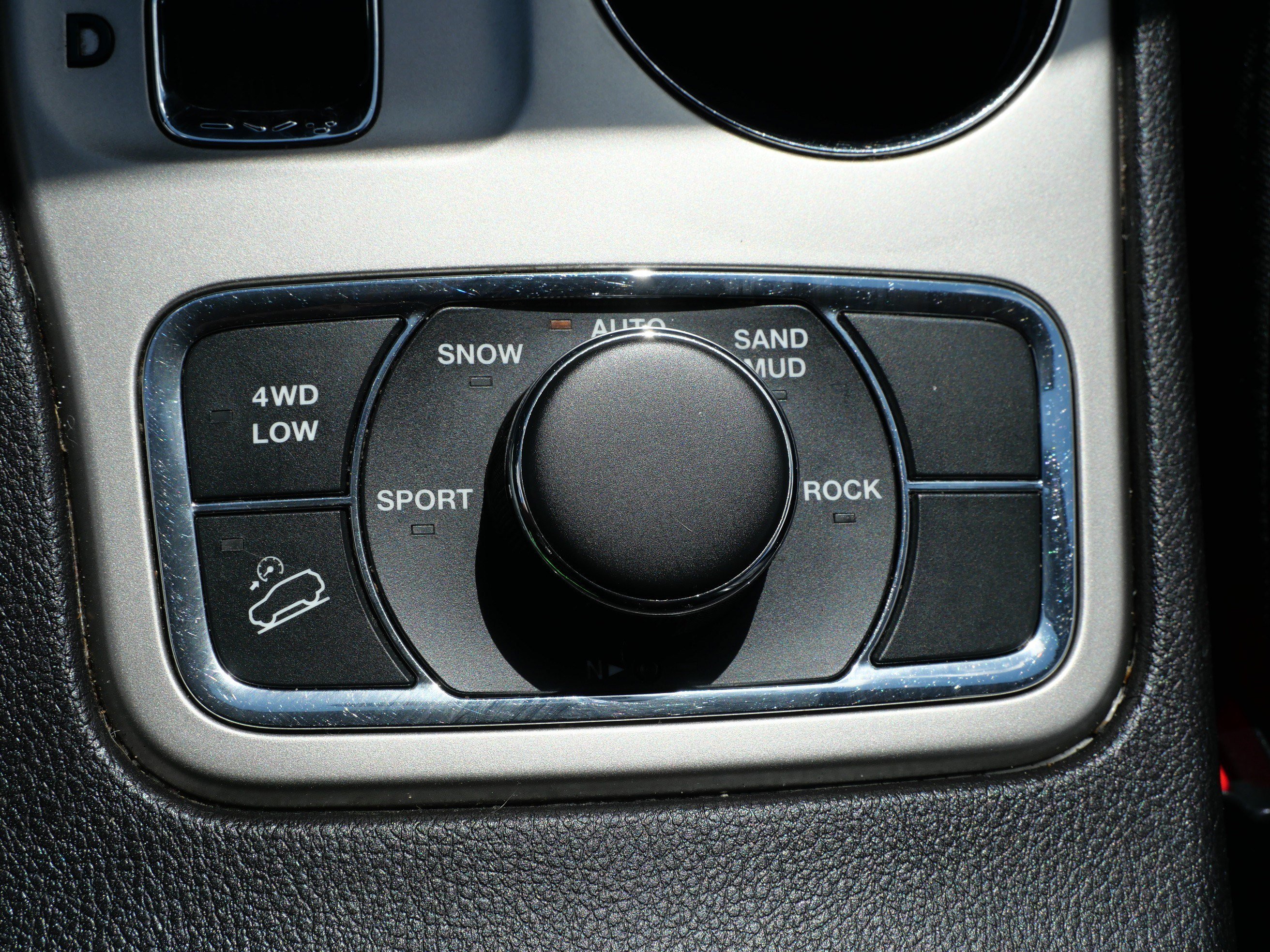 Used 2011 Brilliant Black Crystal Pearl Jeep Laredo image 30