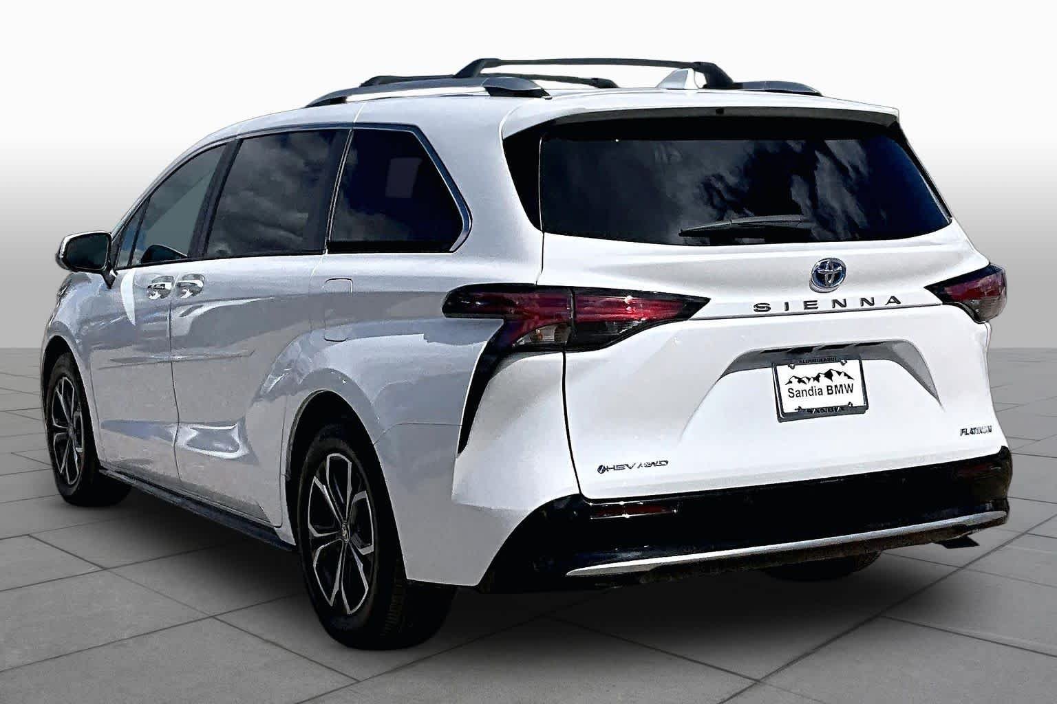 Used 2025 Wind Chill Pearl Toyota Platinum image 9