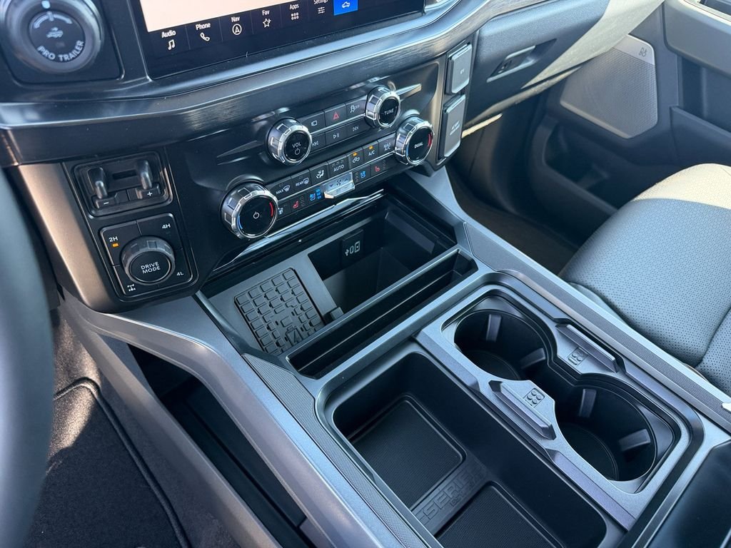 New 2026 Star White Metallic Tri-Coat Ford F-250® Lariat® image 26