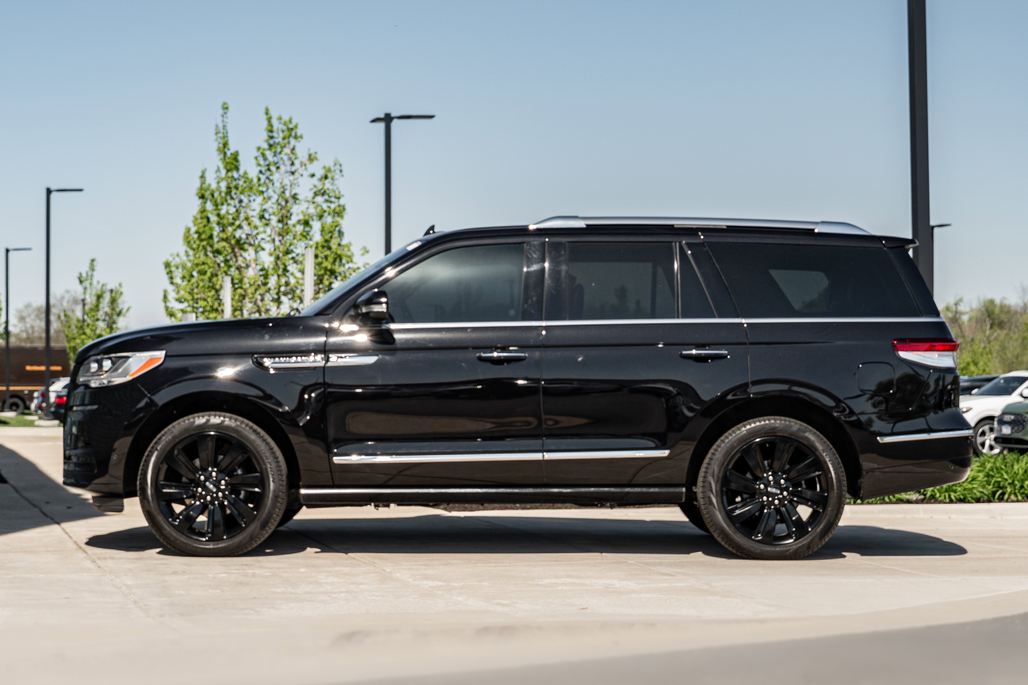 Used 2024 Infinite Black Metallic Clearcoat Lincoln Reserve image 6