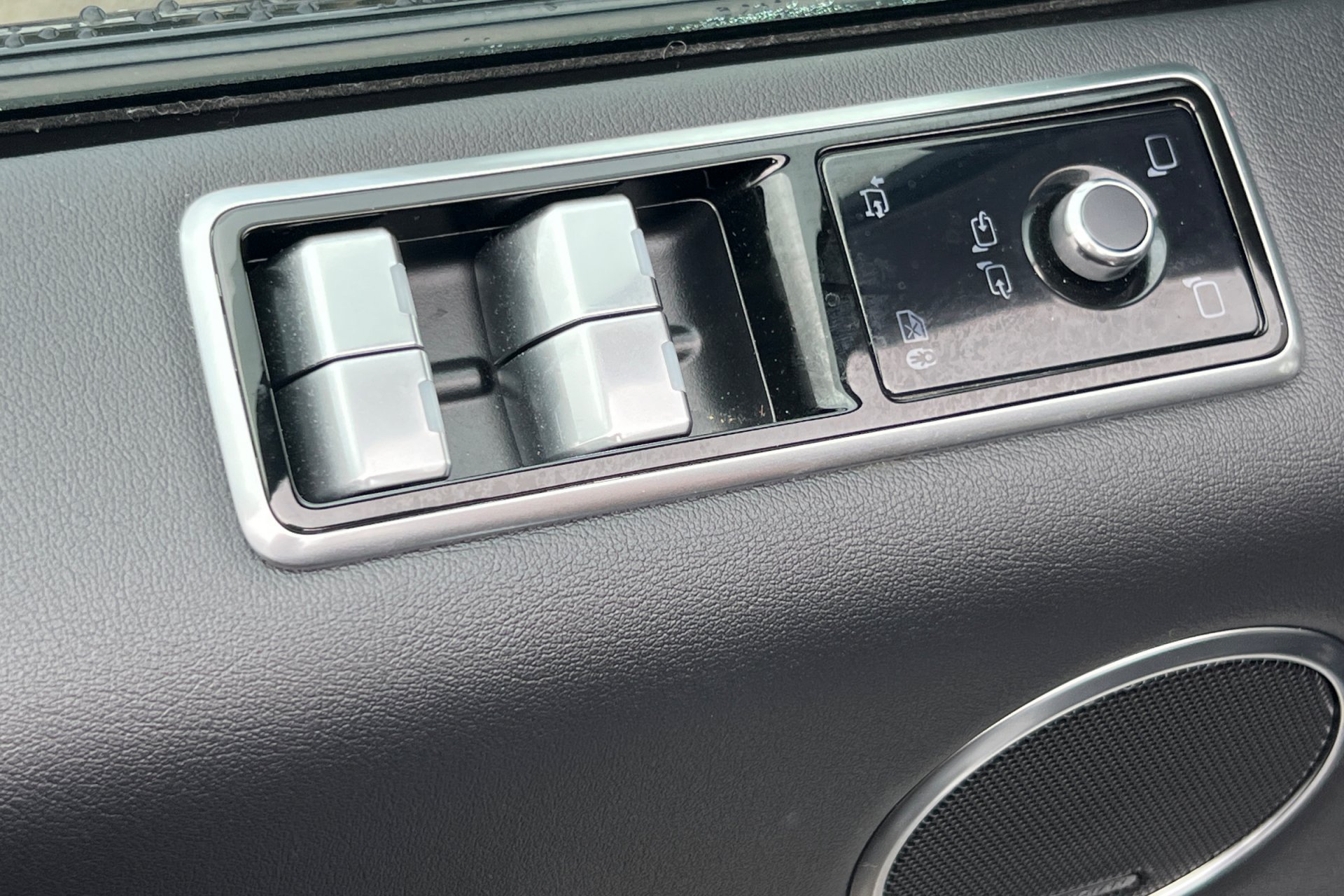 Used 2022 Fuji White Land Rover HSE Silver Edition image 15