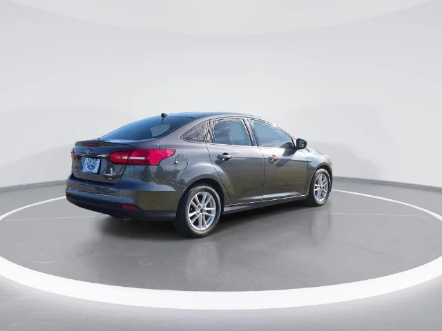 Used 2018 Gray Ford SE image 8