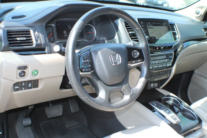 Used 2020 Red Honda AWD Touring 7 Passenger image 7