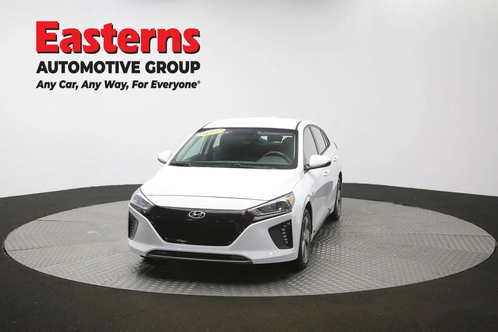 Used 2019 White Hyundai Base image 54