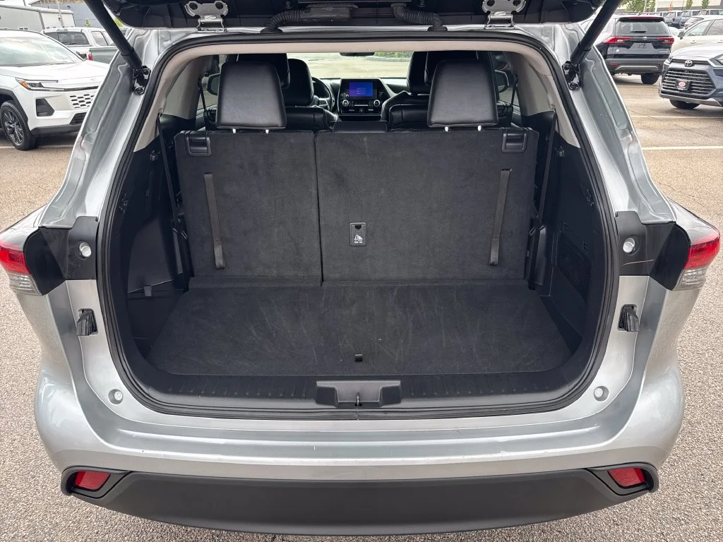 Used 2025 Silver Toyota XLE image 8