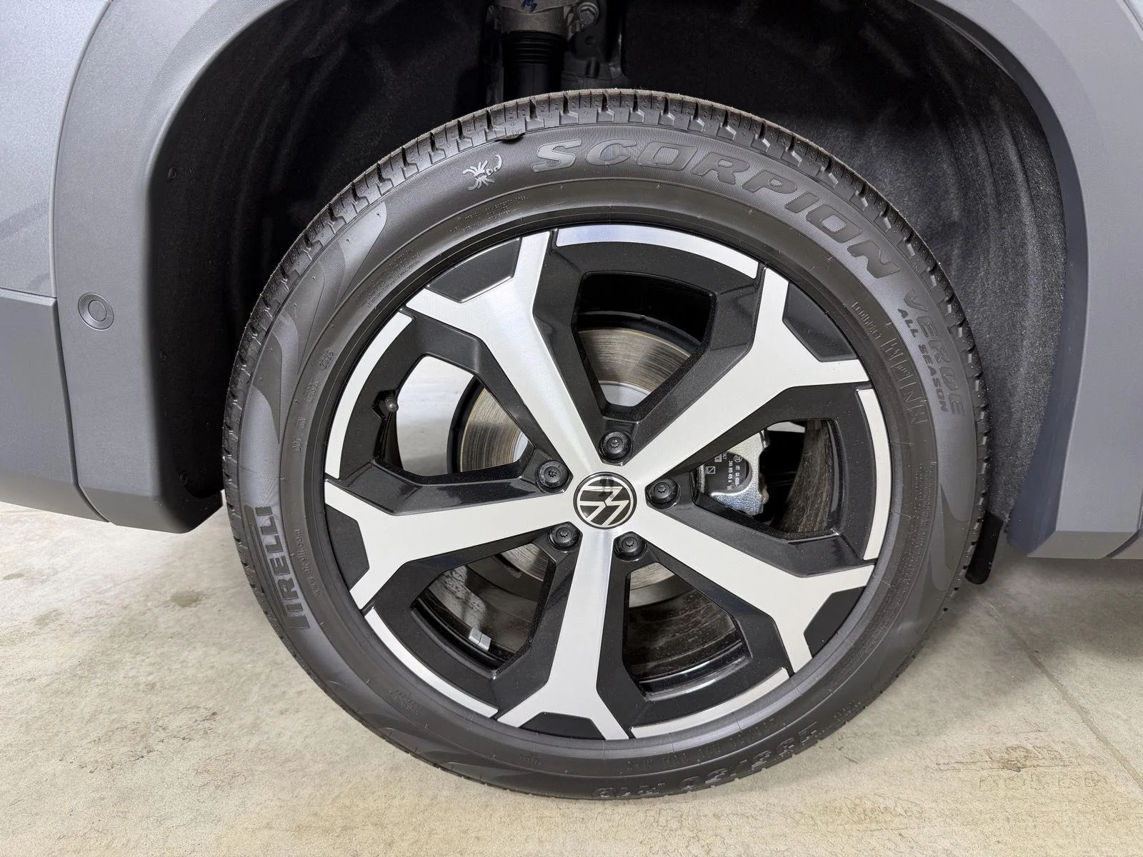 New 2026 Platinum Gray Metallic Volkswagen SE image 18