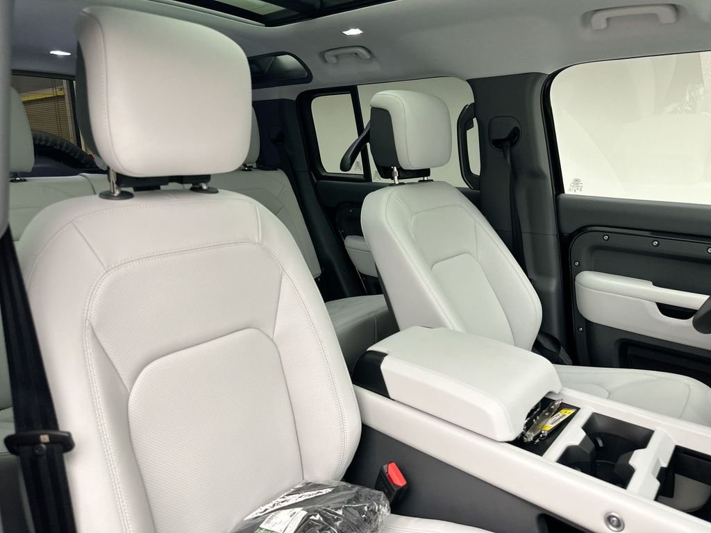 New 2026 Carpathian Grey Prem Met Land Rover X-Dynamic SE image 6