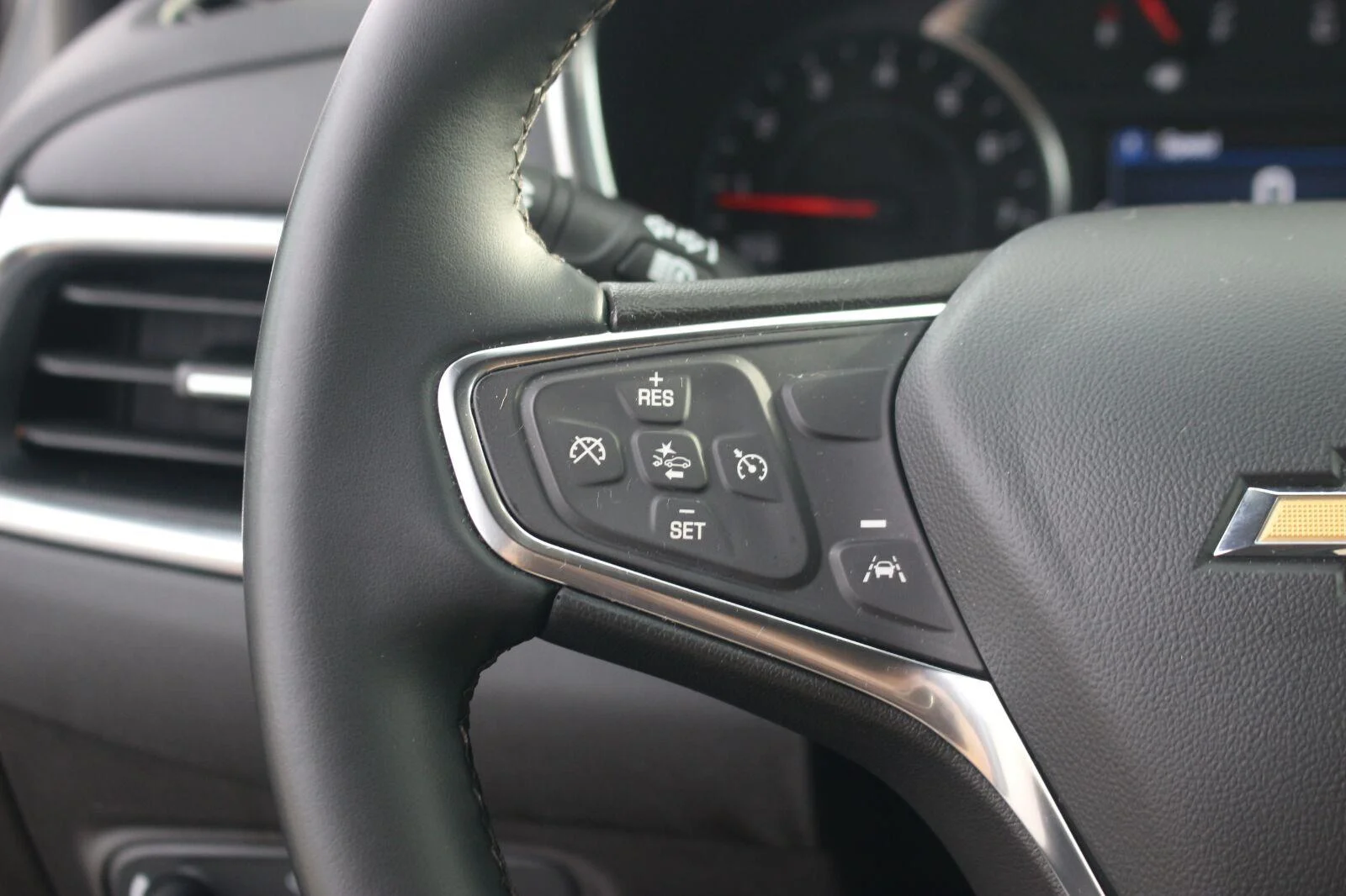 Used 2024 Sterling Gray Metallic Chevrolet LT image 21
