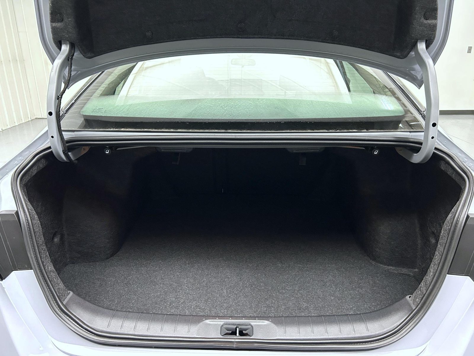 New 2026 Gray Sky Pearl / Super Black Two-tone Nissan 2.5 SR image 21