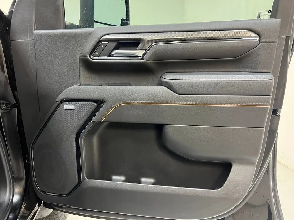Used 2025 Onyx Black GMC AT4 image 31