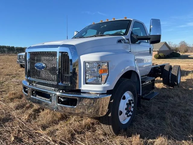 New 2025 Oxford White Ford F-750 SD Gas Straight Frame image 17