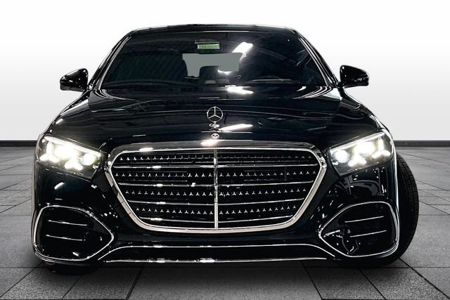 New 2027 Emerald Green Metallic Mercedes-Benz S 580 image 2