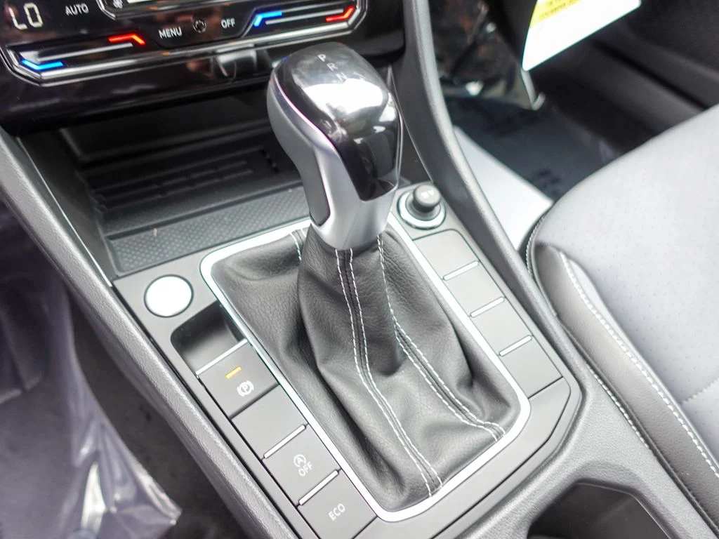 New 2026 Deep Black Pearl Volkswagen 1.5T SE image 20