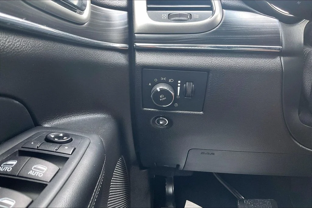 Used 2021 Silver Jeep Limited image 36