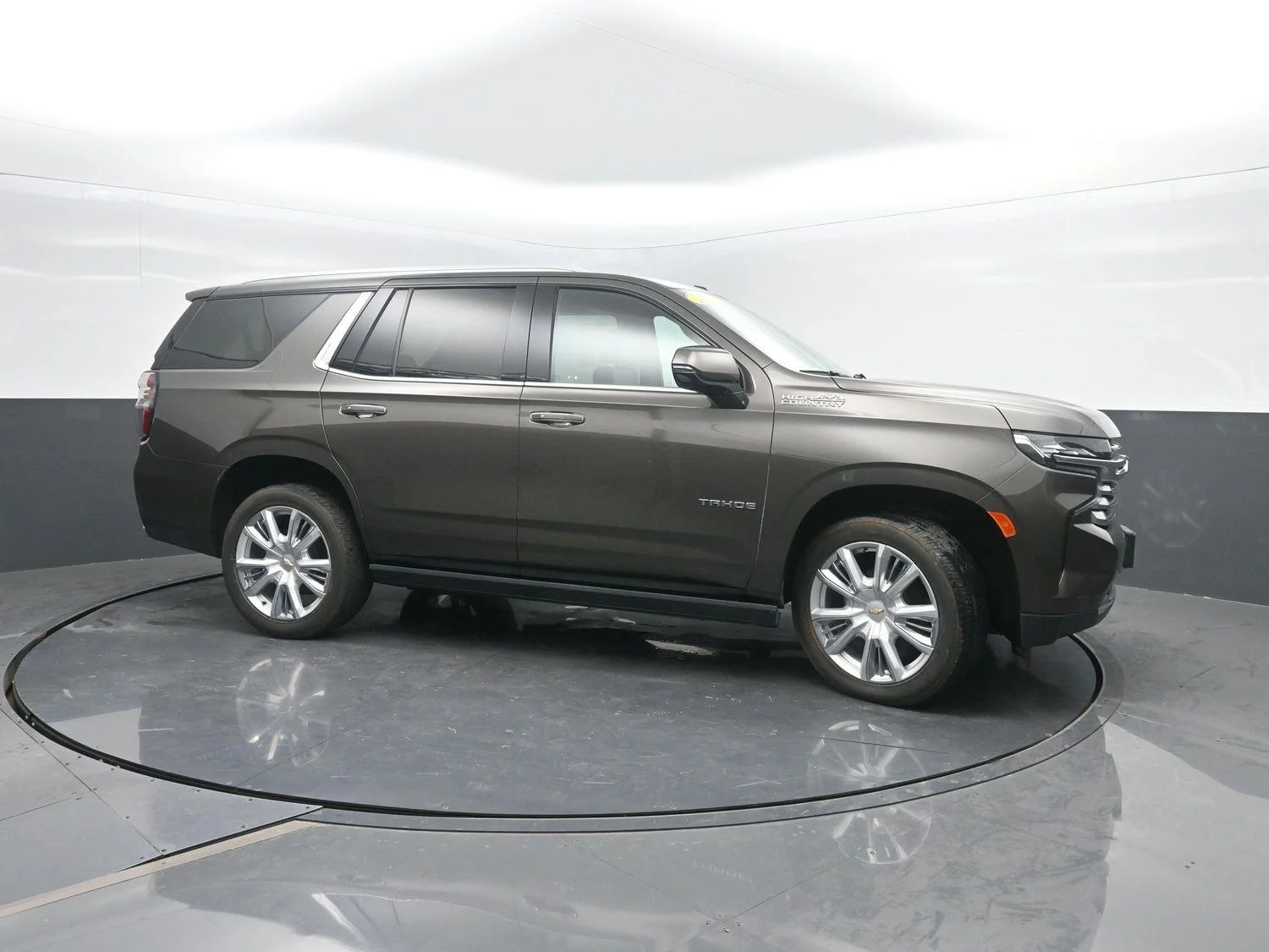 Used 2021 Graywood Metallic Chevrolet High Country image 3