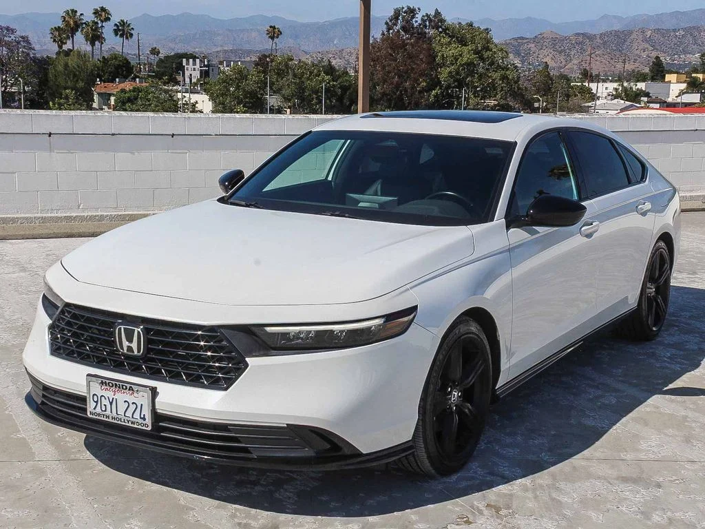 Certified Used 2023 Platinum White Pearl Honda Sport-L image 3