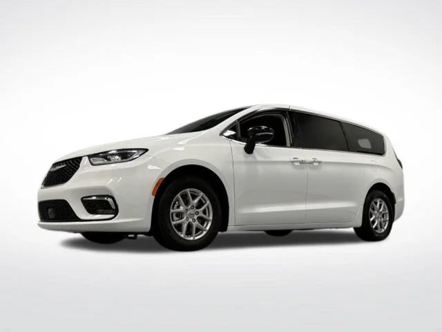 Used 2024 White Chrysler Touring L image 4