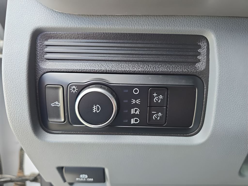 Used 2024 Oxford White Ford XLT image 36