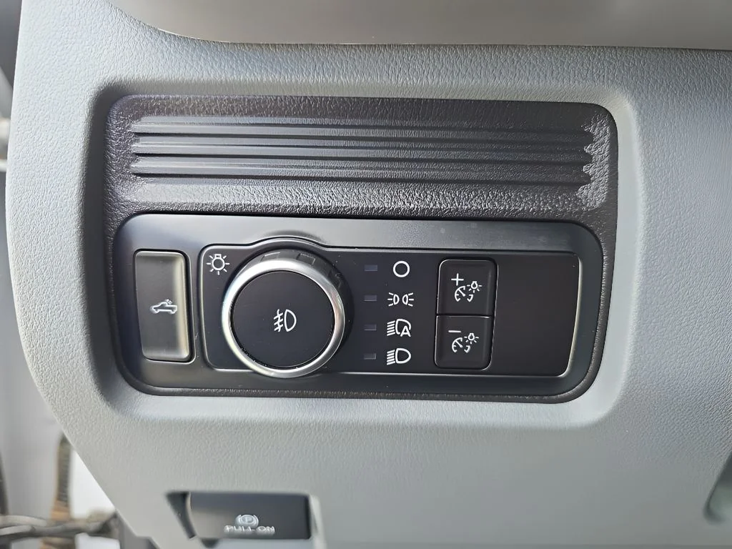 Used 2024 Oxford White Ford XLT image 36